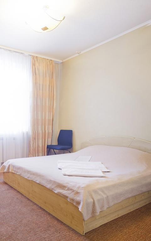 איוונו-פרנקיבסק Motel חדר תמונה